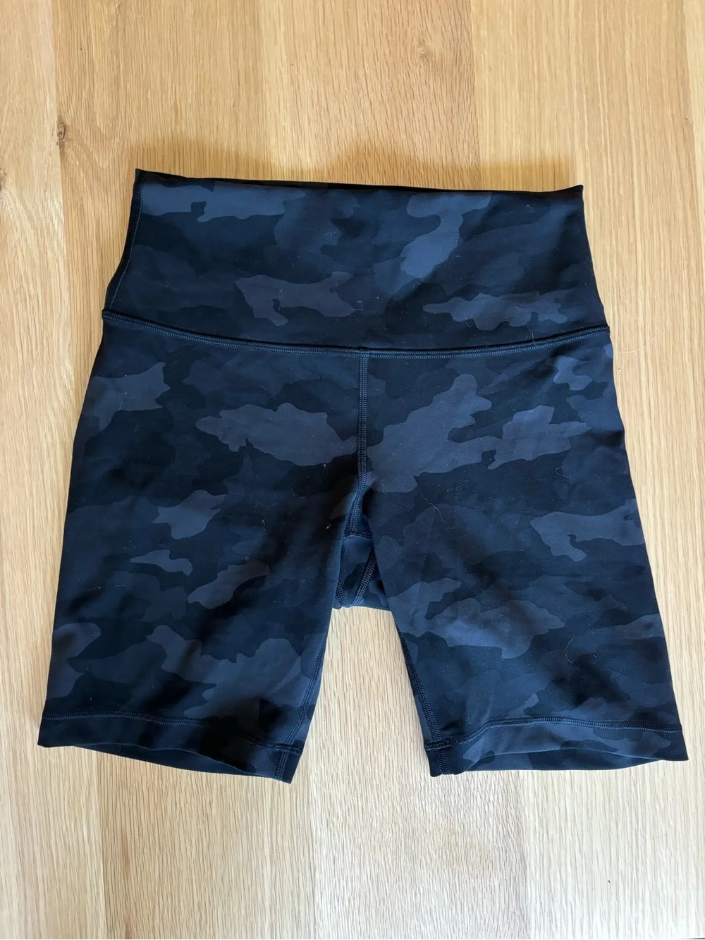 lululemon athletica Wunder Train Black Camo High-Rise Shorts 8” size 8